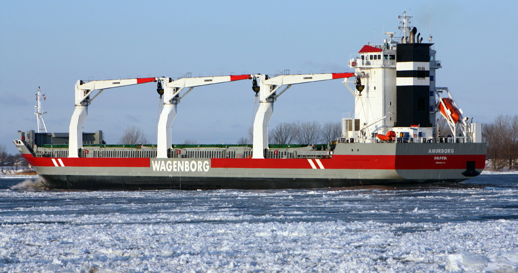 Amurborg transported rail cars to Quebec