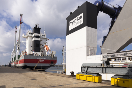 Amurborg and Azoresborg shipped cables to Eemshaven