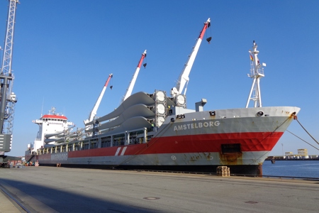 m.v. Amstelborg delivers wind turbines at the Great Lakes