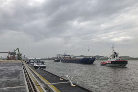 Tug assistance for MV Ruyter in port of Delfzijl