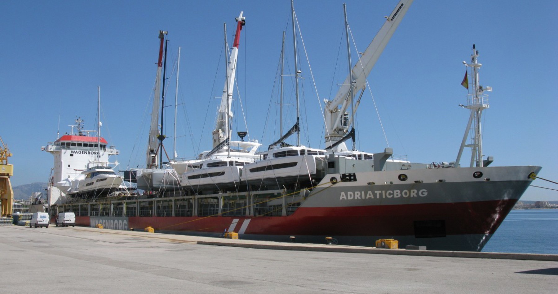 MV Adriaticborg loads yachts  in the Mediterranean for the Far East