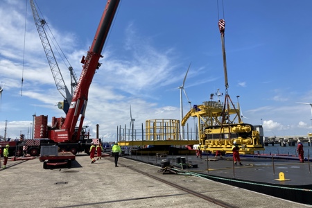 Full logistic scope for mobilization cable laying barge in Eemshaven