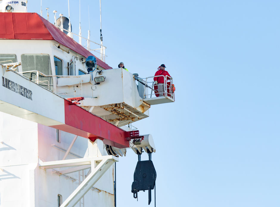 Foreside Photography Sprague Energy Swedish Freighter Unloading Pulp 101618 0172 (1)