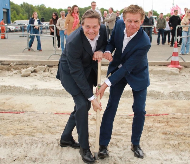 Niels en Egbert schop in de grond Sappemeer