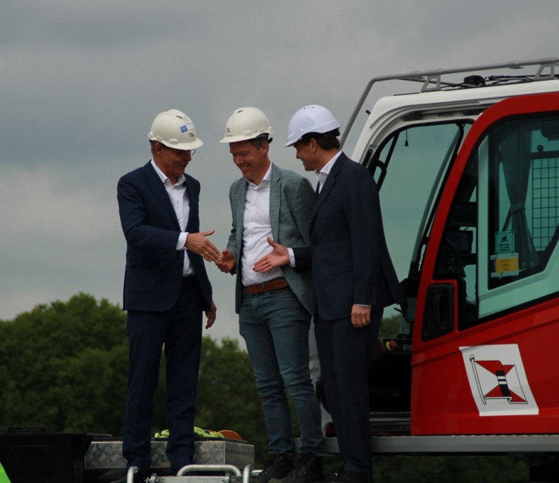 Foto 3 Mannen Kraan Start Bouw