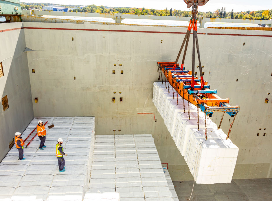 Foreside Photography Sprague Energy Swedish Freighter Unloading Pulp 101618 0043 (1)